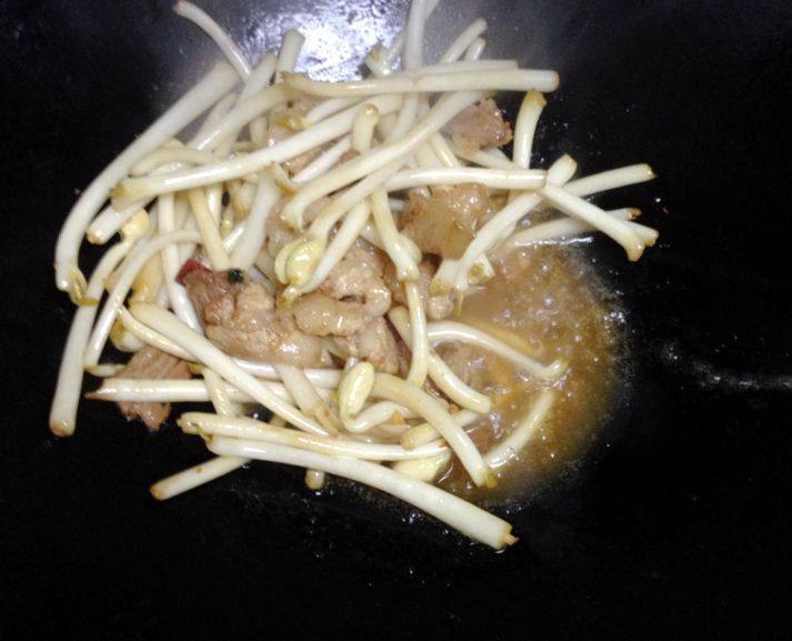 花生芽炒肉步骤9