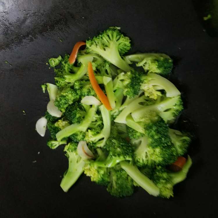 清炒西兰花步骤8