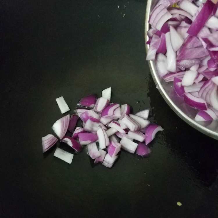 洋葱鸡蛋炒饭步骤5