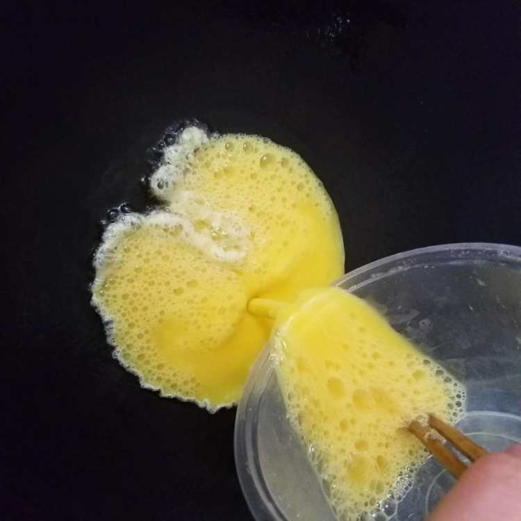 洋葱鸡蛋炒饭步骤3