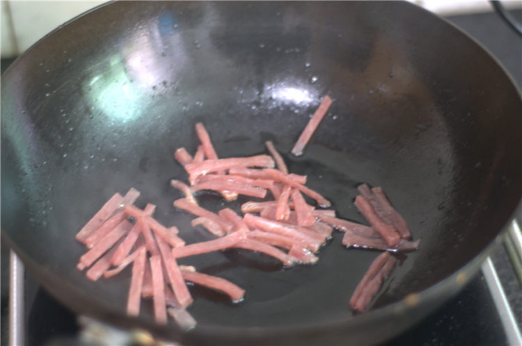 萝卜丝炒晒兰肉步骤2
