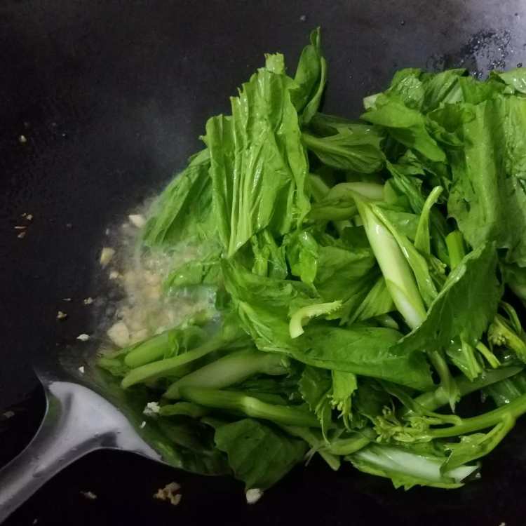 蒜蓉炒芥菜心步骤4