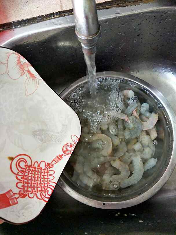 爆炒虾仁步骤2