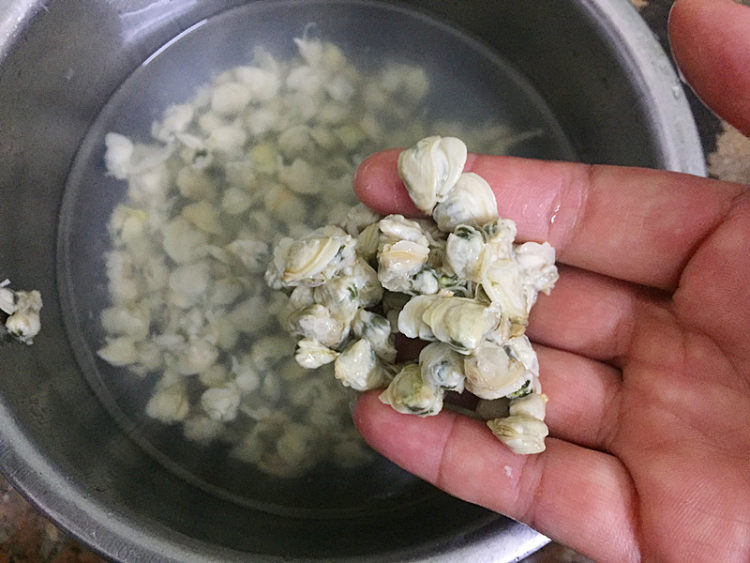 韭菜花炒蚬肉步骤3