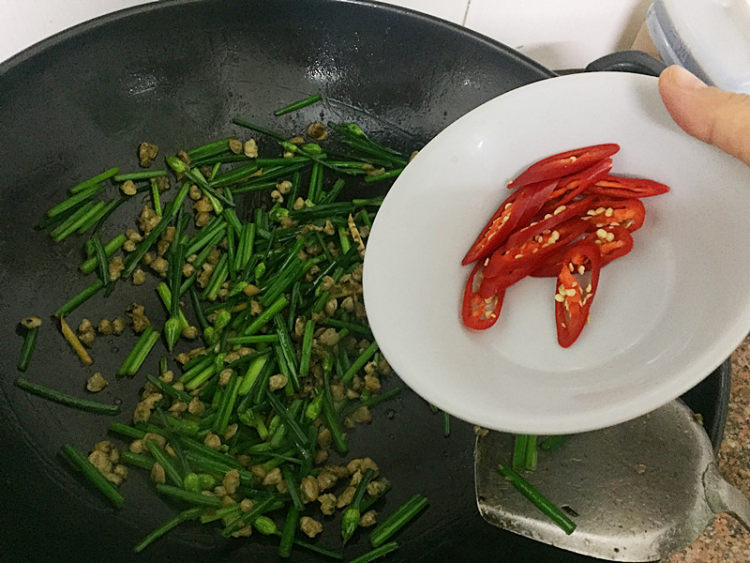 韭菜花炒蚬肉步骤9
