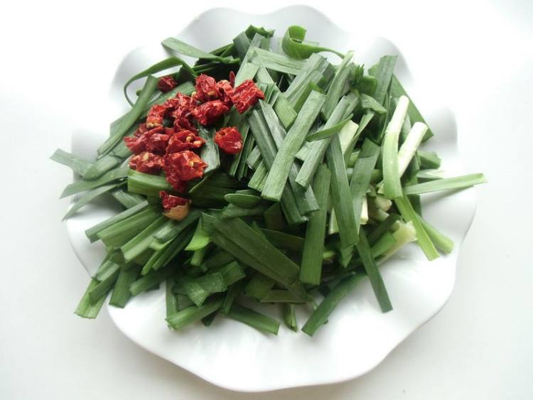 韭菜豆芽炒鸡蛋步骤3