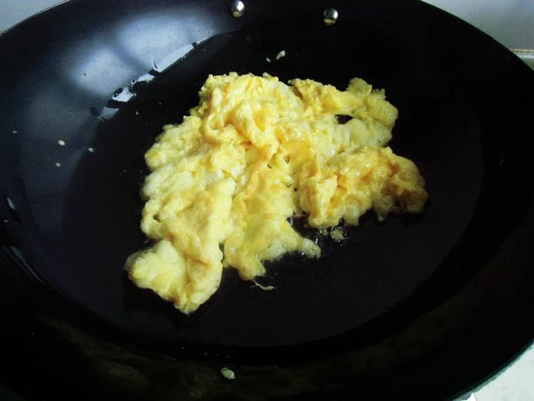 韭菜豆芽炒鸡蛋步骤4