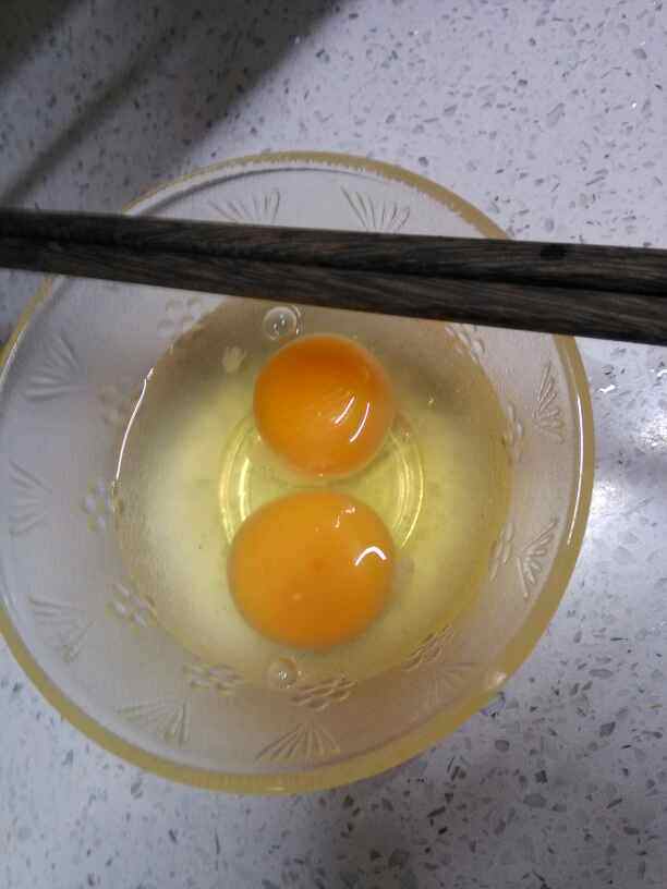 黄瓜胡萝卜炒鸡蛋步骤2