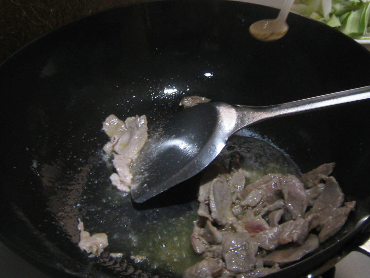 葱爆肉步骤6