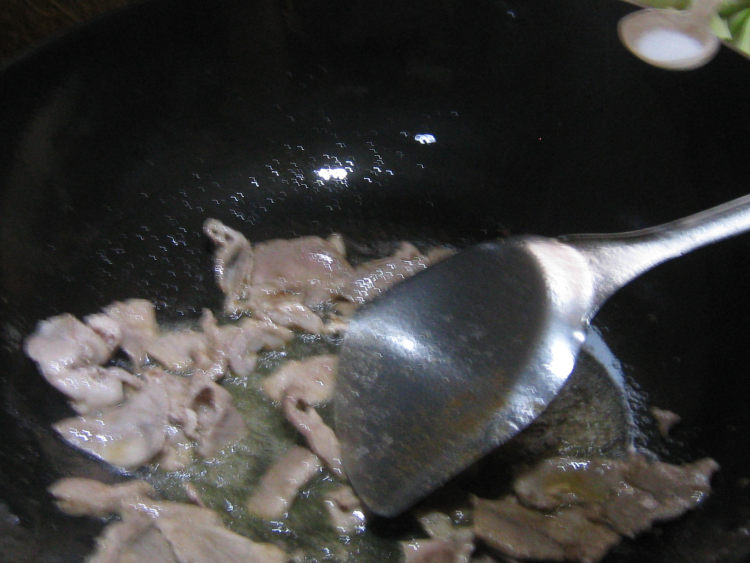 葱爆肉步骤7