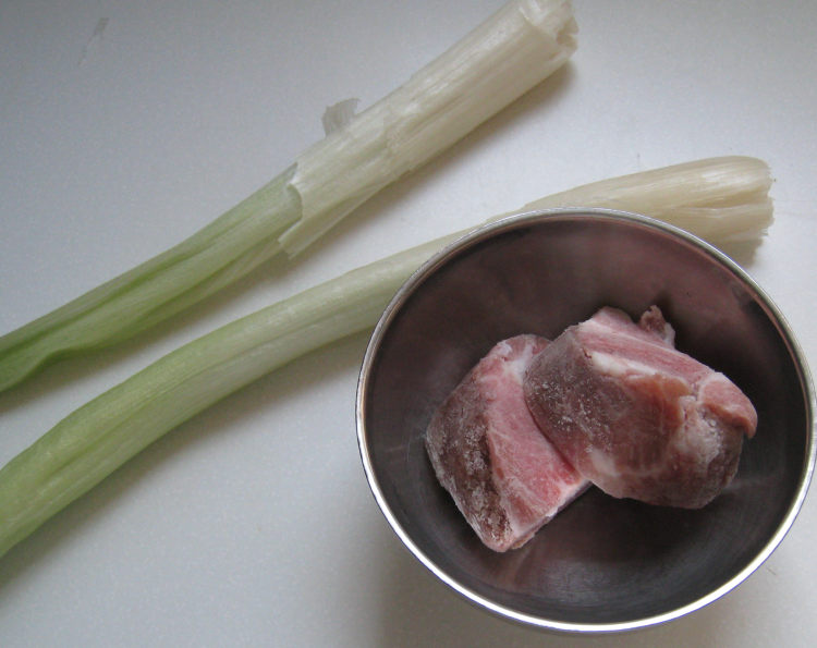 葱爆肉步骤1