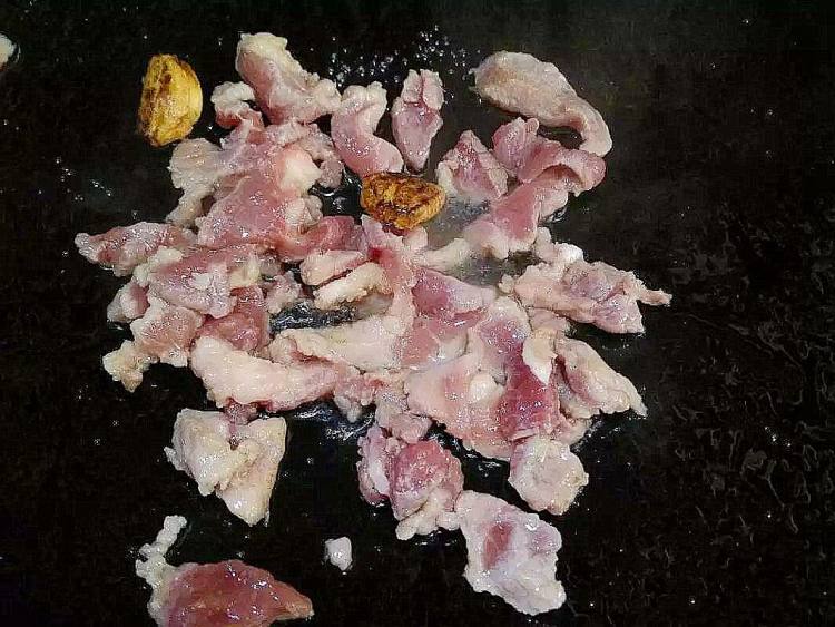 香芹小炒肉丸步骤2