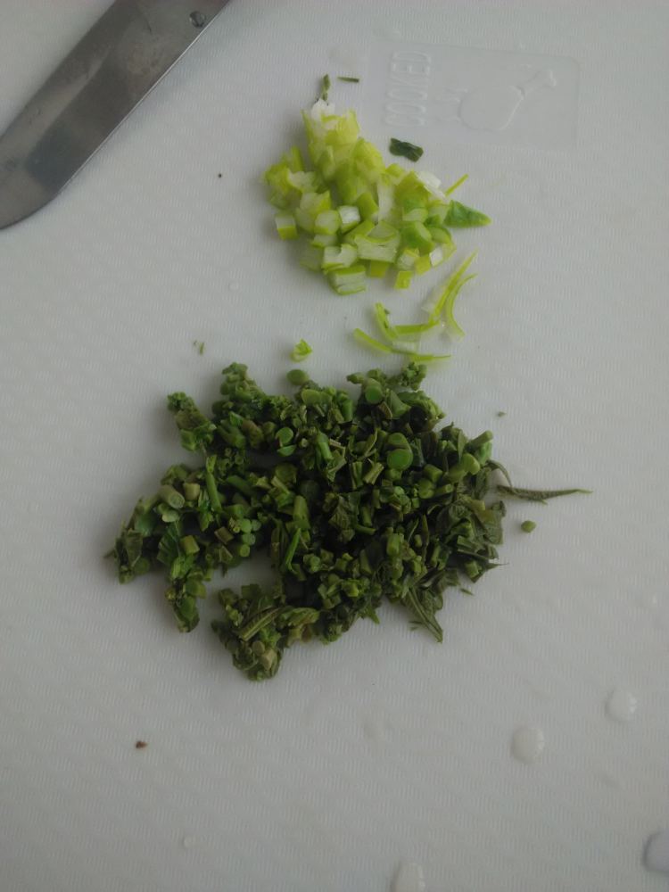 香椿芽鸡蛋饼步骤2