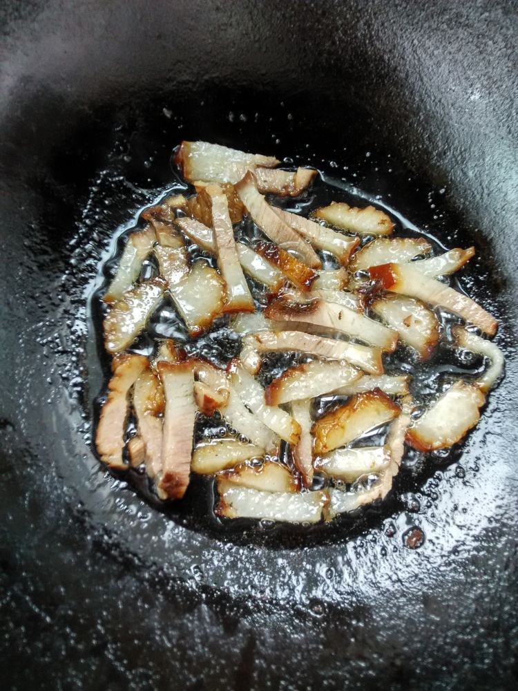 回锅肉青椒炒饼步骤2