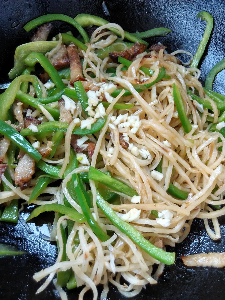 回锅肉青椒炒饼步骤6