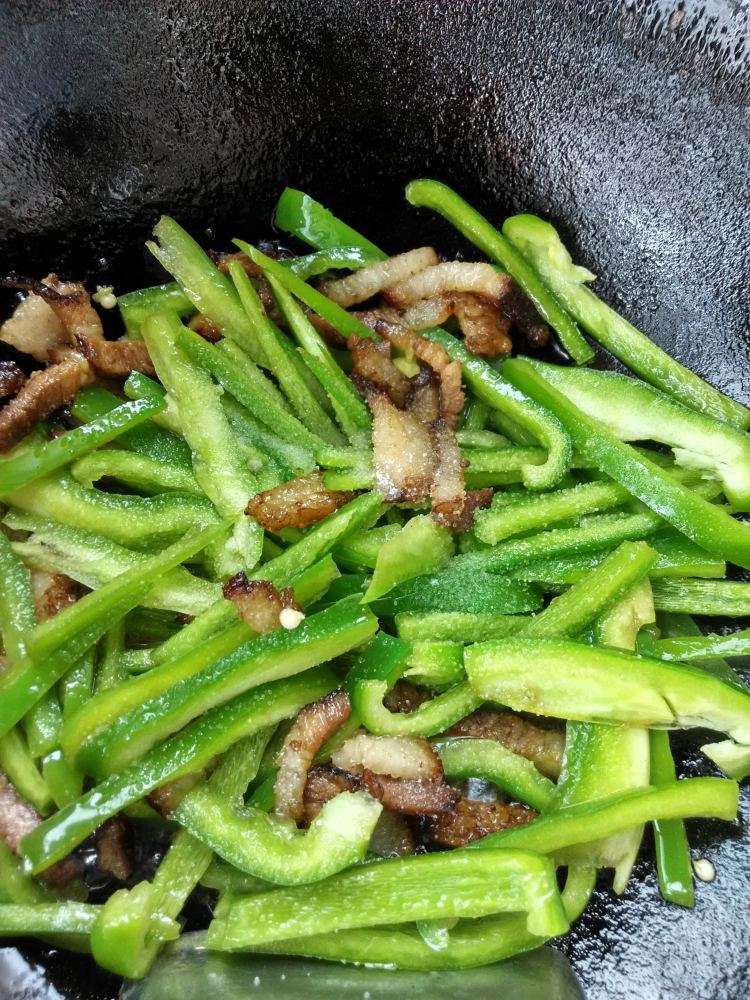 回锅肉青椒炒饼步骤4