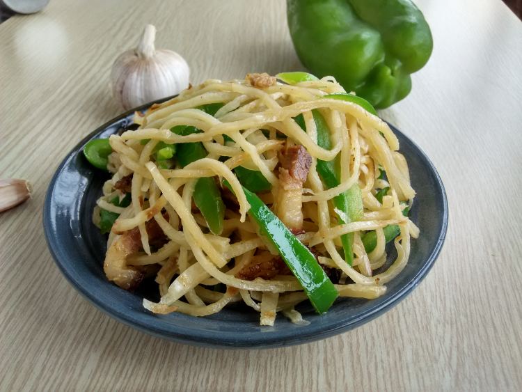 回锅肉青椒炒饼步骤7