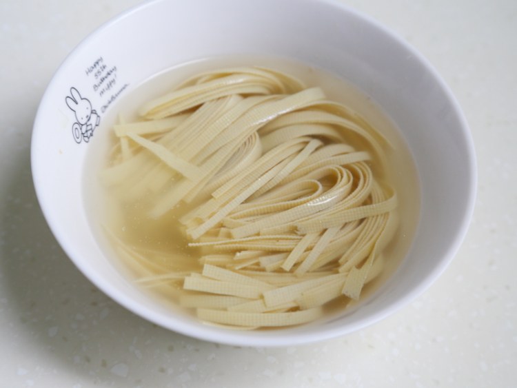 千张炒鸡杂步骤2
