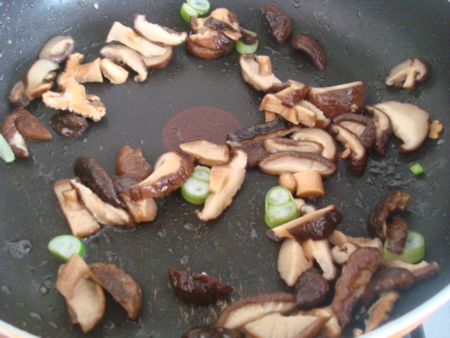 肉片炒香菇西葫芦步骤6