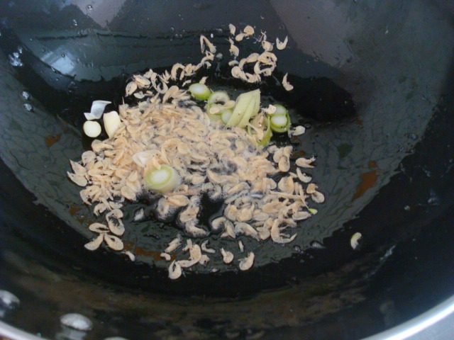 干煸虾皮西葫芦步骤2