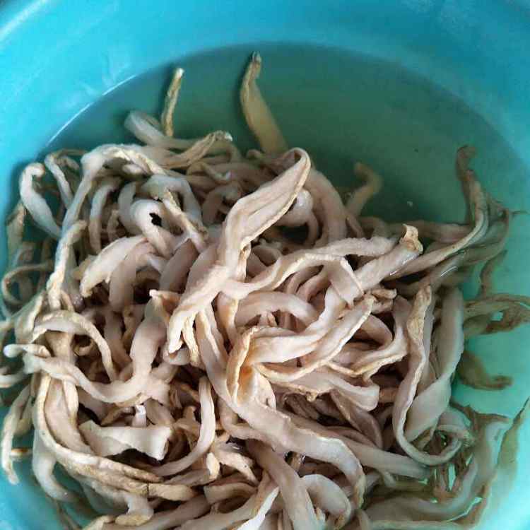 萝卜干烧肉步骤1