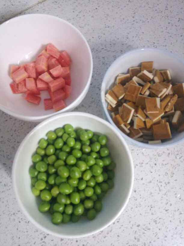 炒豌豆粒步骤2