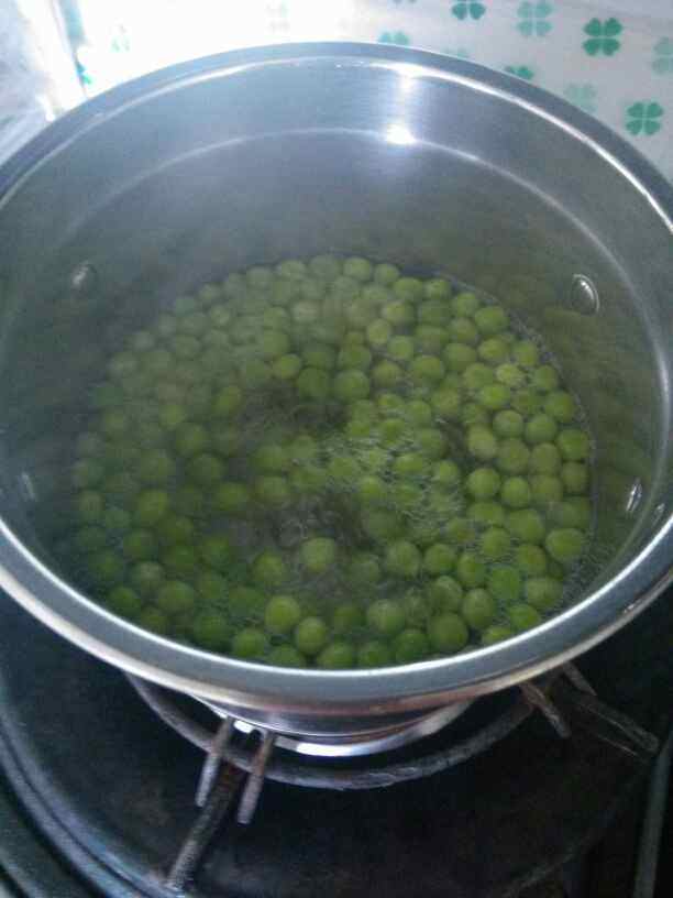 炒豌豆粒步骤1
