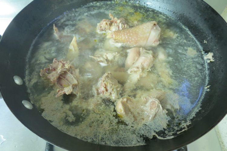 山鸡炖蘑菇步骤2