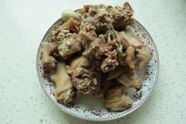 山鸡炖蘑菇步骤3
