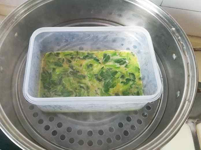 菠菜鸡蛋糕步骤7