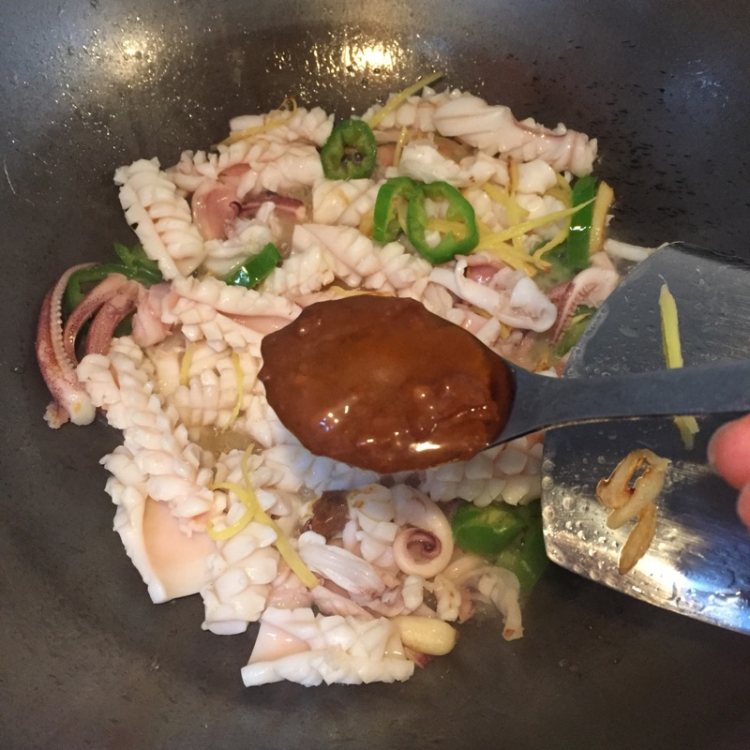 沙茶酱炒鱿鱼步骤8