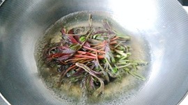 香椿头炒鸡蛋步骤3