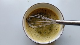 香椿头炒鸡蛋步骤7