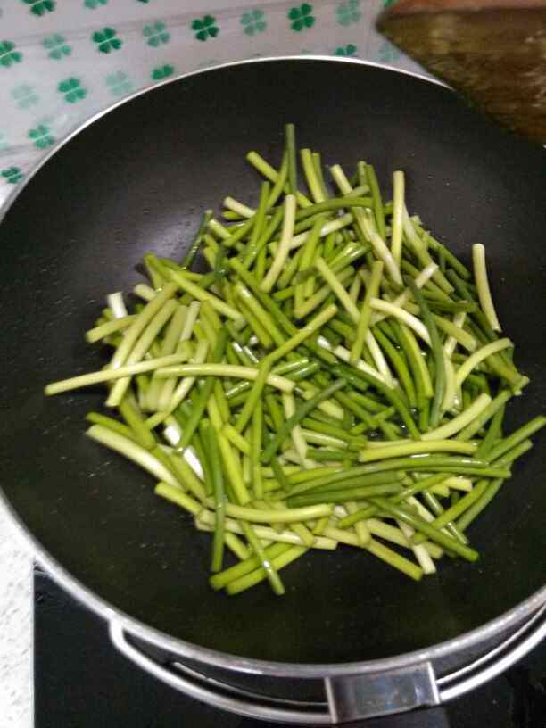 蒜台炒肉步骤3