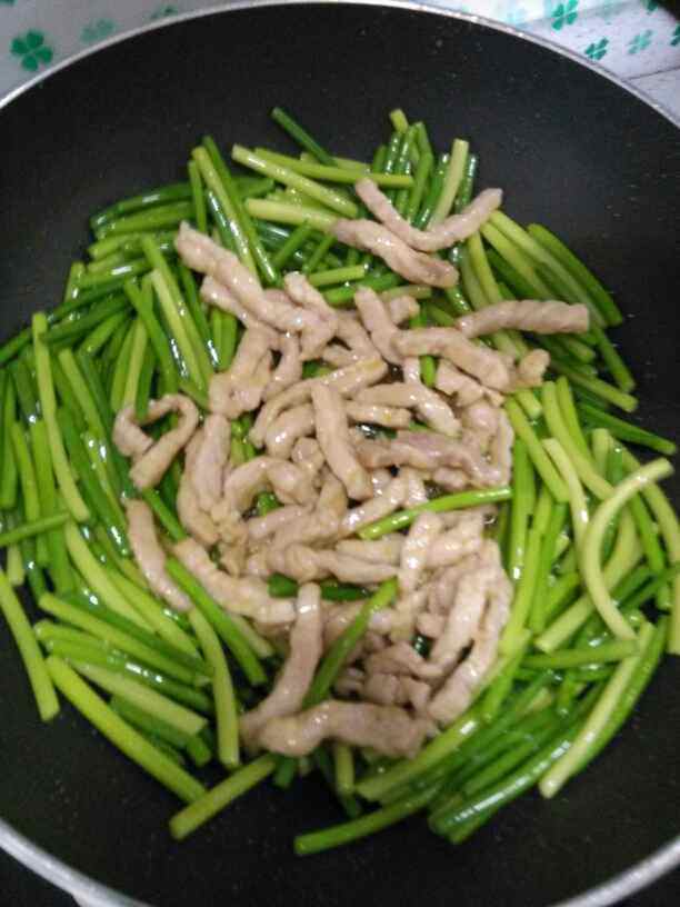 蒜台炒肉步骤4
