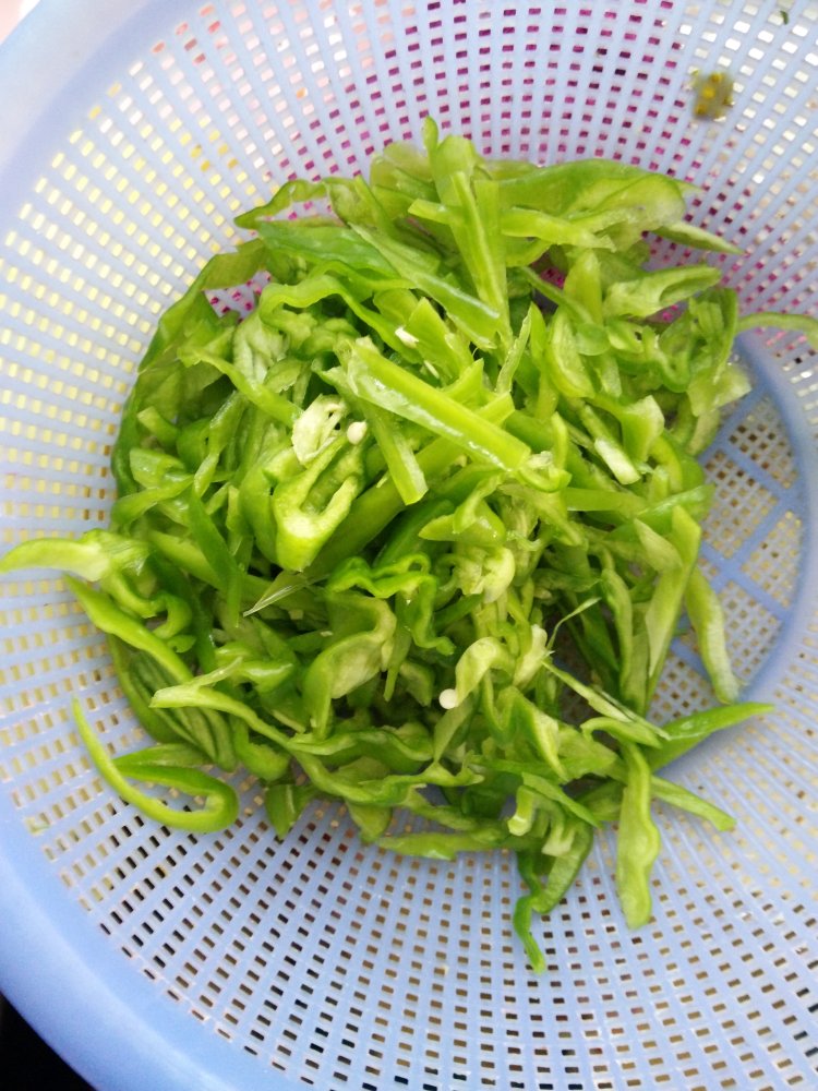 青椒炒蛋步骤1