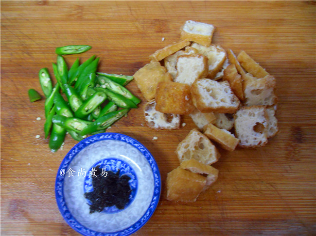 橄榄菜拌豆腐泡步骤1