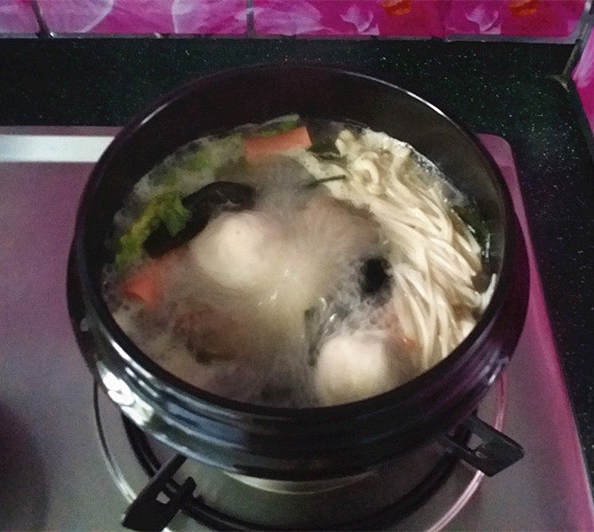 浓汤面疙瘩火锅步骤5