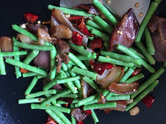 腊肉煸豇豆步骤6