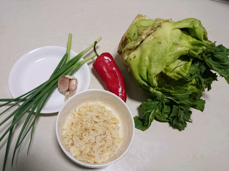 虾皮拌儿菜步骤1