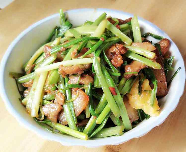 蒜苗炒肉步骤8