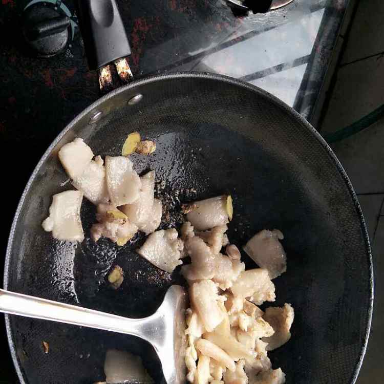 蒜苗炒肉步骤5