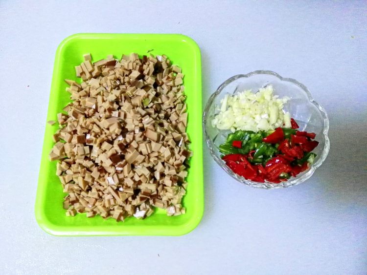 野辣菜炒鸡蛋干步骤3