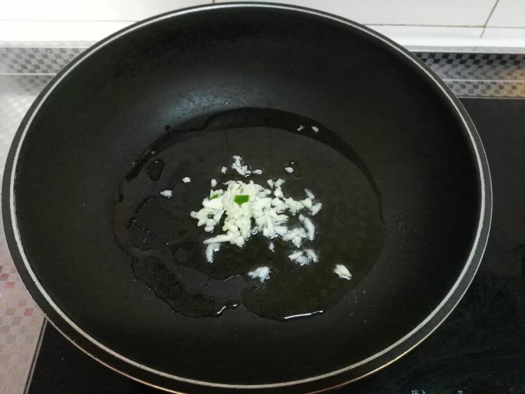 野辣菜炒鸡蛋干步骤4