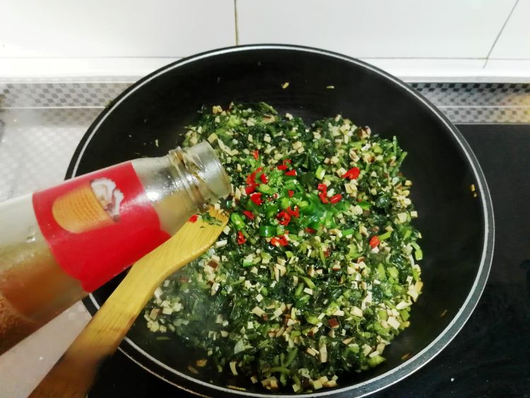 野辣菜炒鸡蛋干步骤10