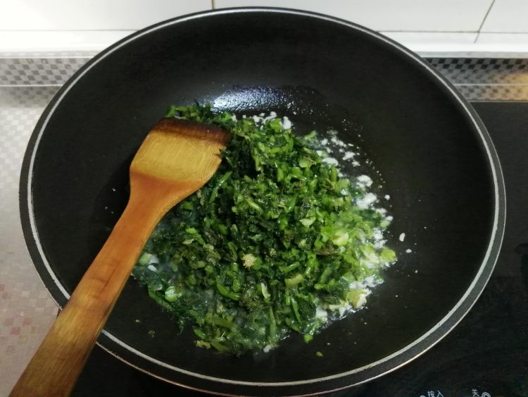 野辣菜炒鸡蛋干步骤5