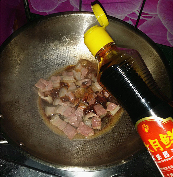 咸肉炒大蒜步骤8