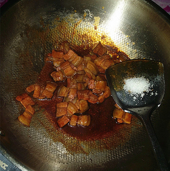 咸肉炒大蒜步骤9
