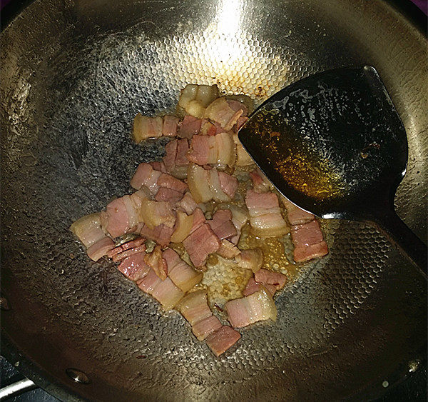 咸肉炒大蒜步骤7