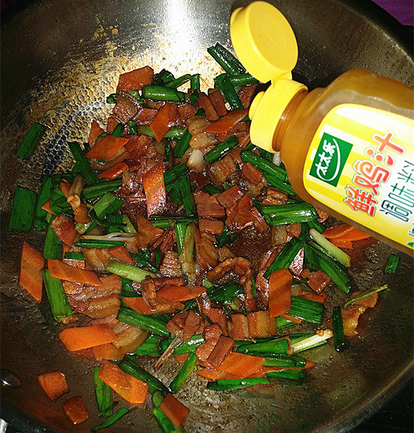 咸肉炒大蒜步骤12